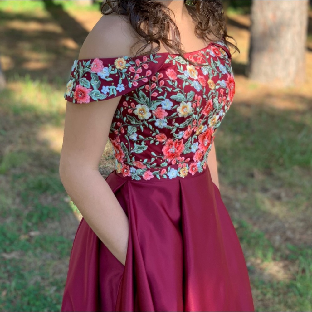 Long hoco/prom dress size 0! Worn once!